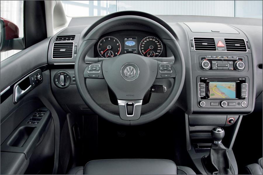  Volkswagen Touran 2010 года  (фото 40 из 46)
